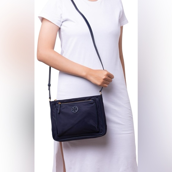 Tory Burch Handbags - Tory Burch Carson Zip Nylon Crossbody Swing Bag Purse T Logo